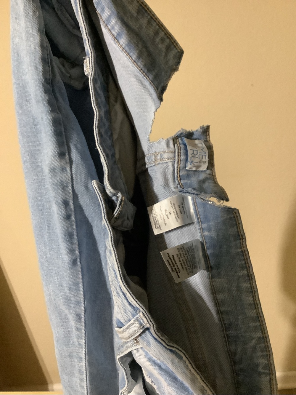 Distressed Light Blue Women’s Relaxed Fit Jeans - Picture 4 of 5